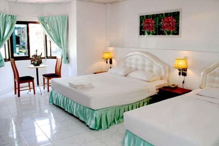 Room 2 of 10