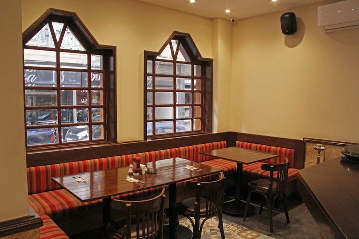 Dining 26 of 32