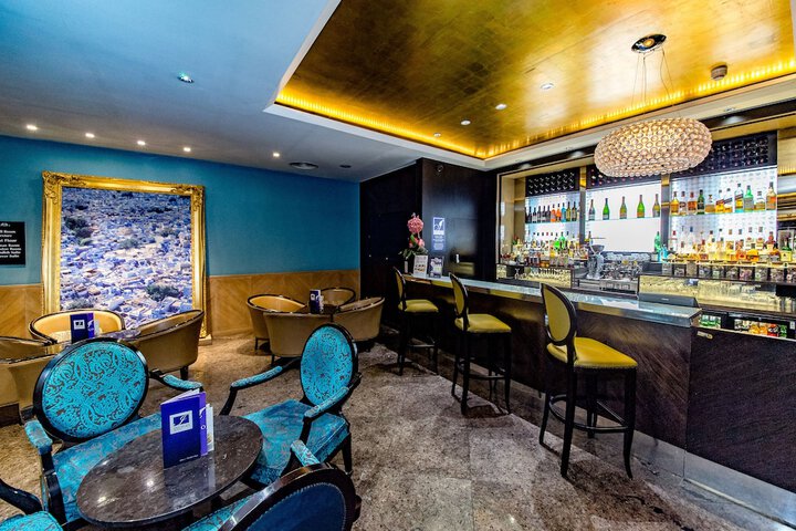 Lounge 108 of 127
