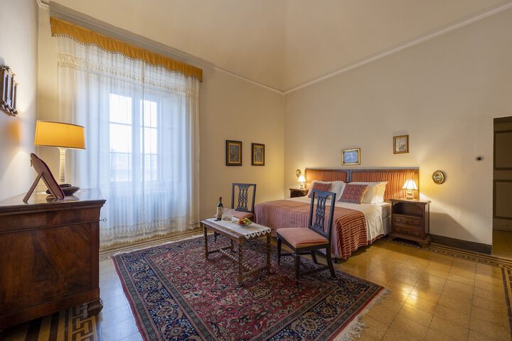 Room 4 of 49