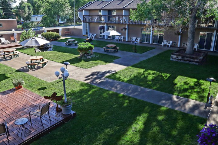 Hotel Exterior 35 of 36