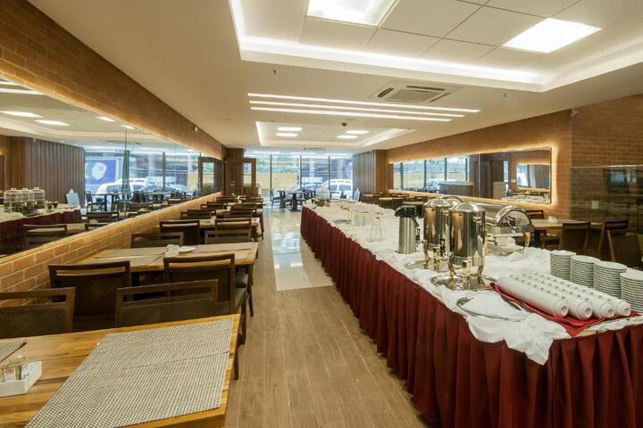 Dining 18 of 23