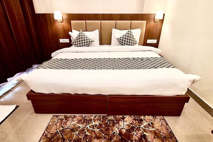 Room 8 of 27