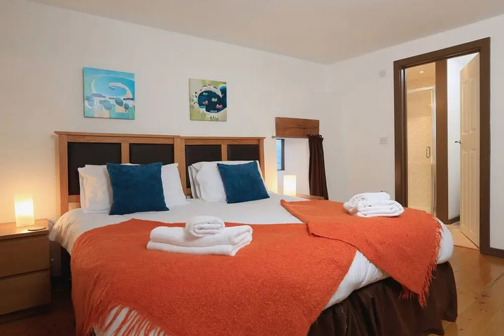 Room 2 of 18
