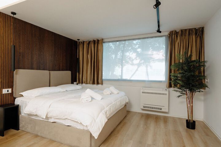 Room 15 of 50