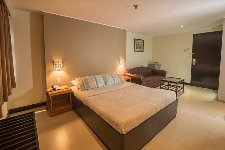 Room 3 of 44