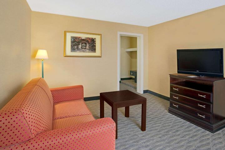 2 Double Beds (5 of 5)