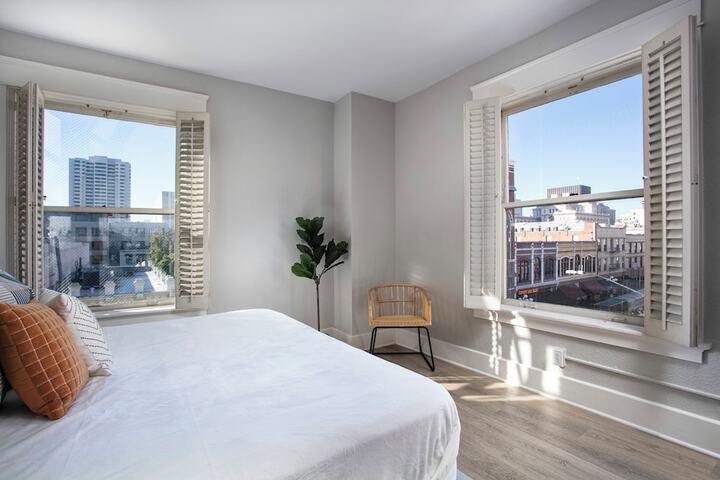 Room 55 of 200