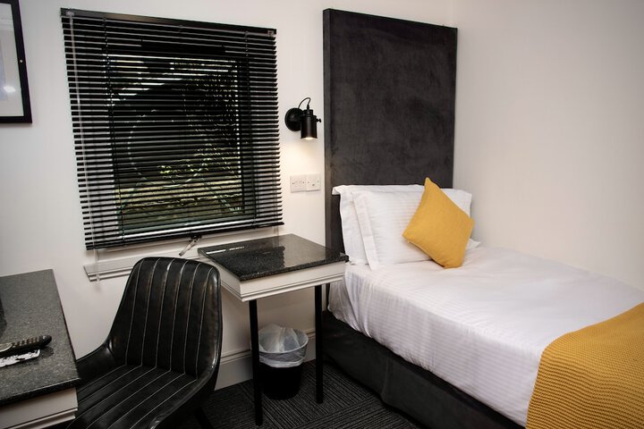 Room 6 of 40