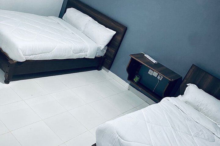 Room 8 of 10