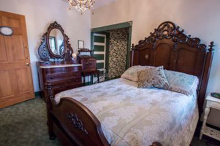Room 7 of 27