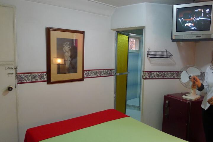 Room 6 of 38