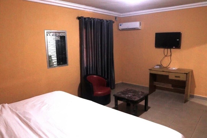 Room 11 of 17