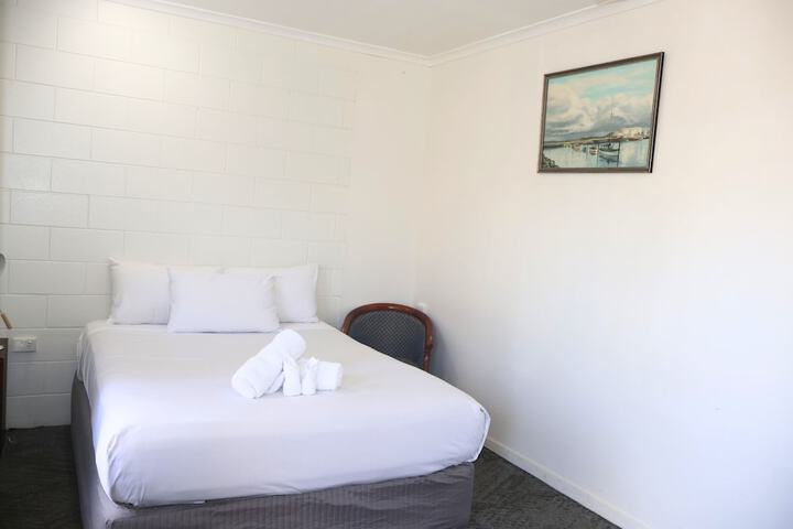 Room 5 of 19