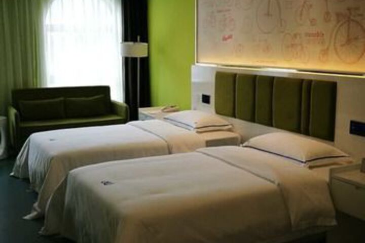 Room 12 of 29