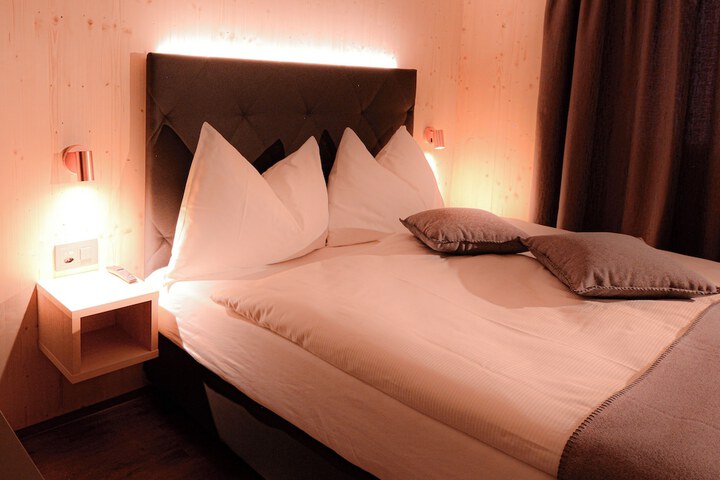 Room 9 of 65