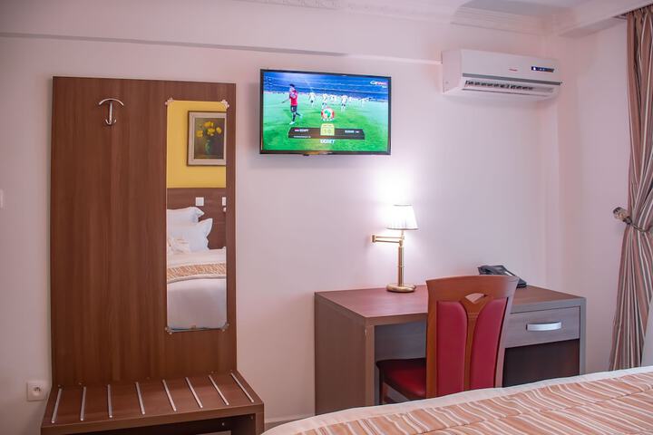 Room 10 of 50
