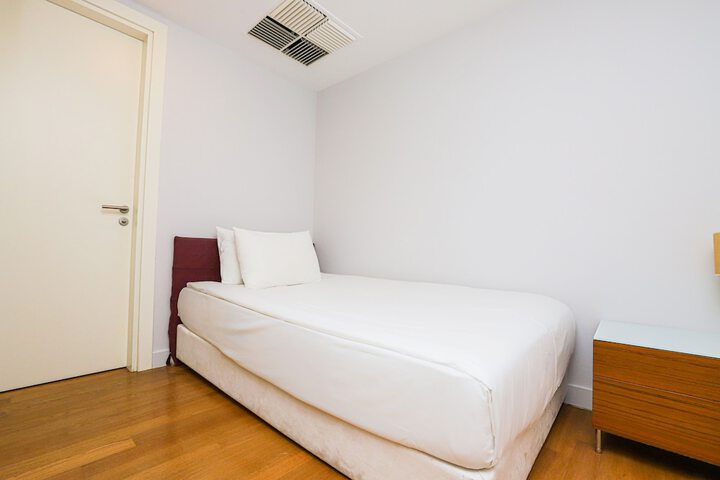 Room 6 of 180