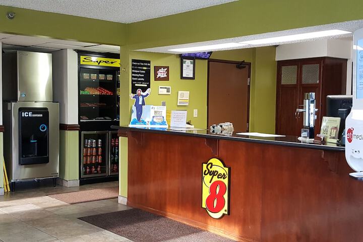 Check-in/check-out kiosk