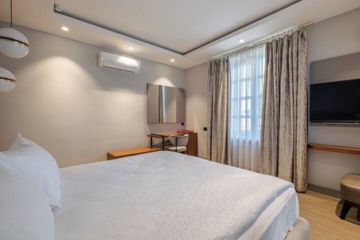 Room 8 of 53