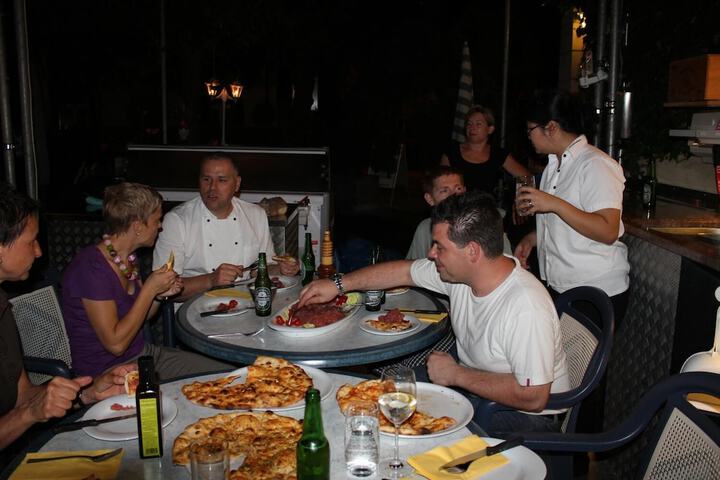 Dining 17 of 33
