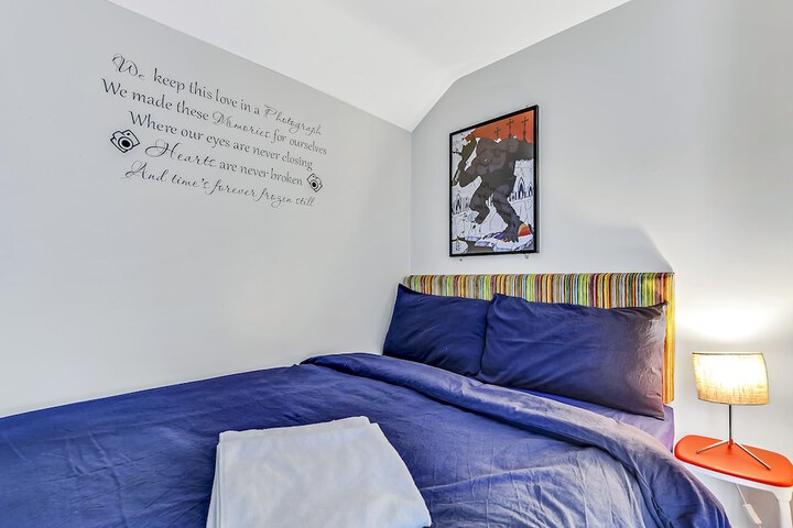 Room 4 of 121