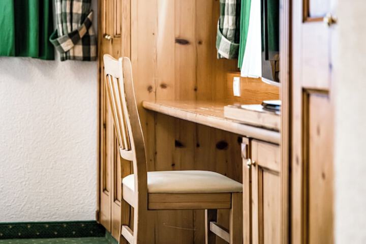 Room 15 of 65