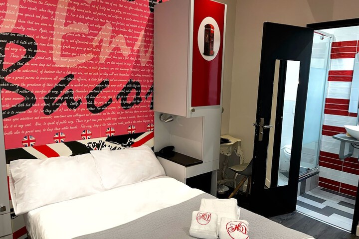 Room 8 of 16