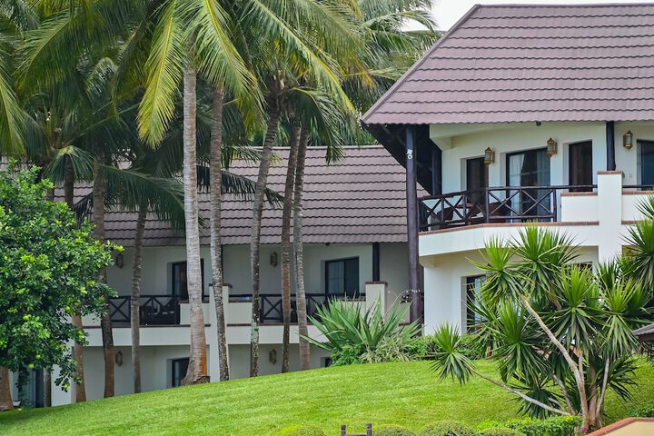 Hotel Exterior 128 of 163