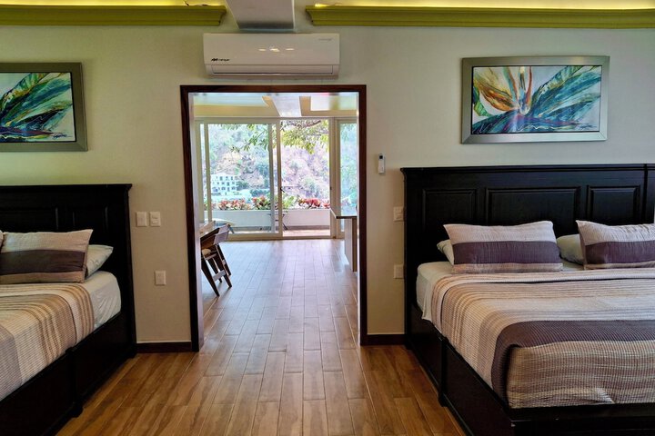 Room 52 of 336