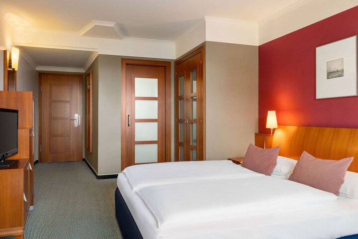 Room 16 of 73