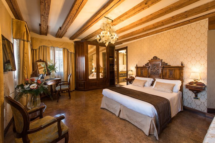 Room 10 of 41