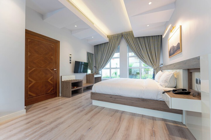 Room 8 of 87