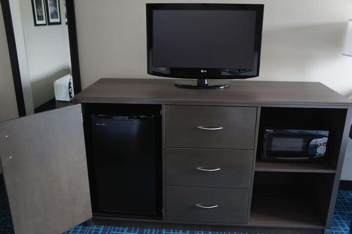 2 Queen Beds (2 of 7)