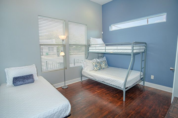 Room 10 of 42