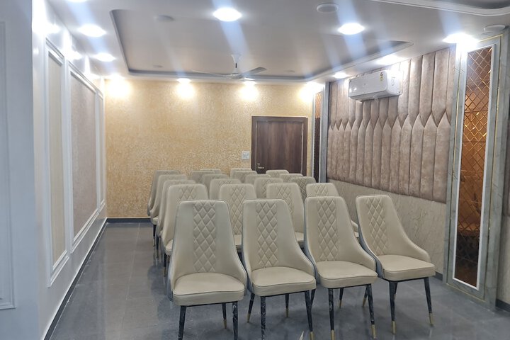 Ballroom/Hall 37 of 48