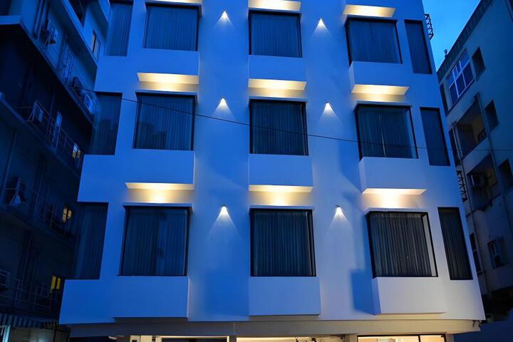 THE Q HOTEL RK BEACH