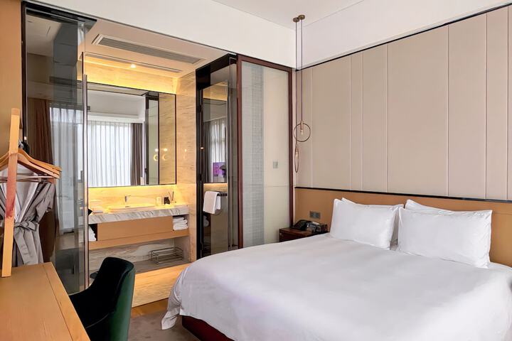 Room 35 of 86