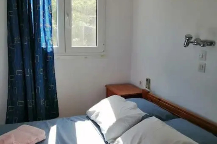 Room 4 of 13