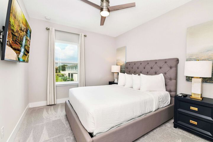Room 25 of 216