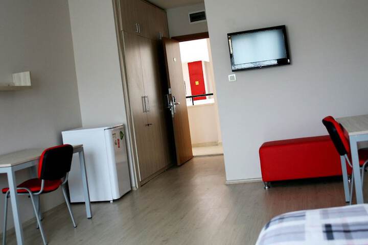 Room 27 of 40