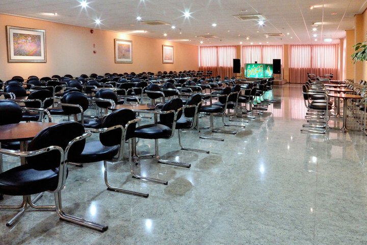 Business Center 27 of 35