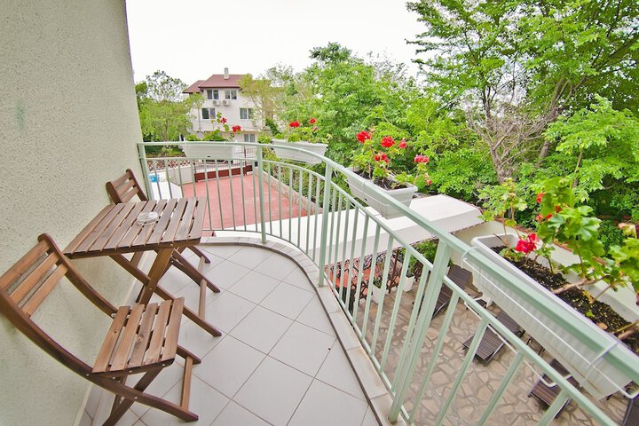 Terrace/Patio 100 of 102