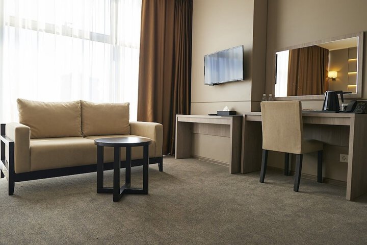 Room 7 of 80