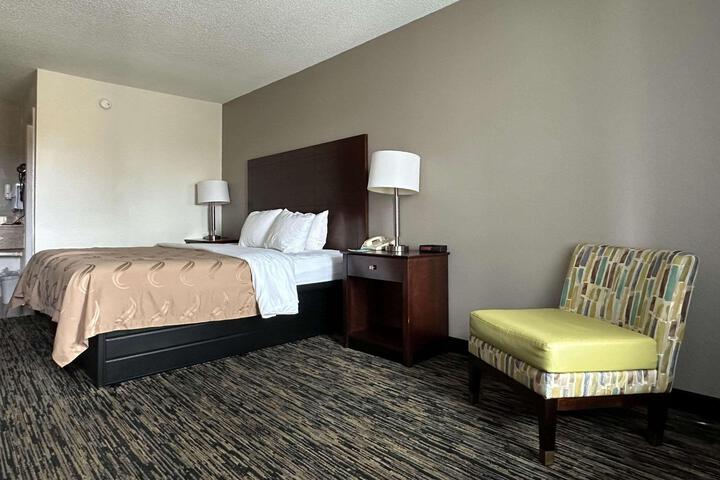 1 King Bed (9 of 10)