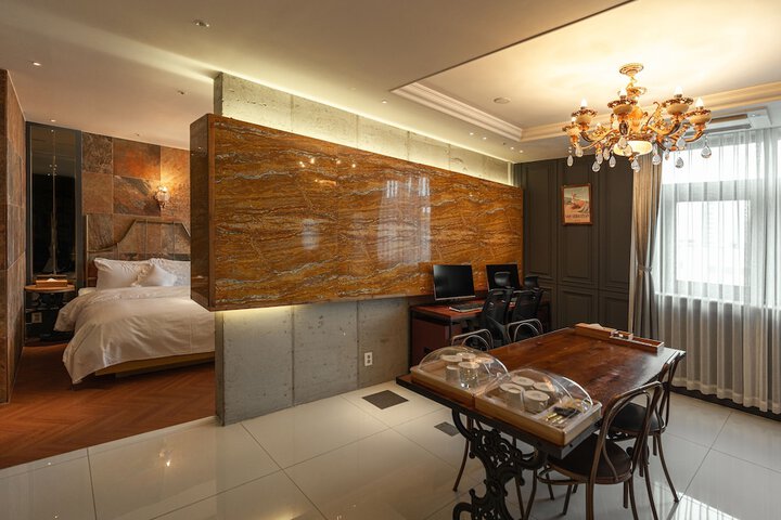 Room 18 of 61