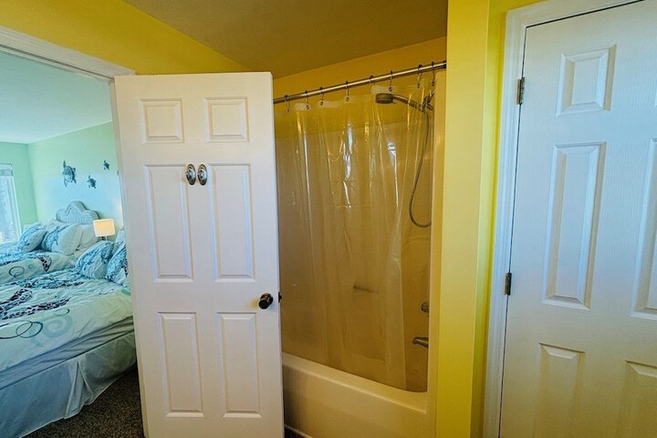 Room 33 of 66