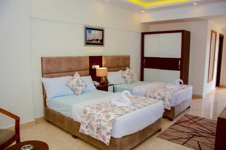 Room 8 of 33
