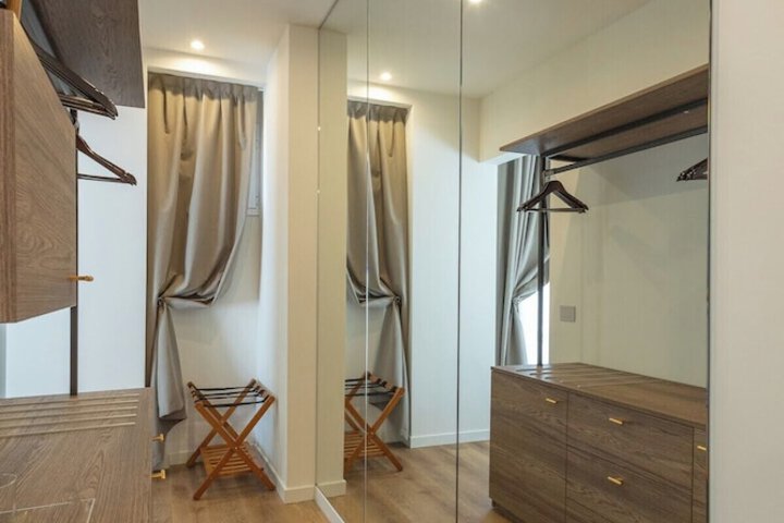 Room 27 of 118