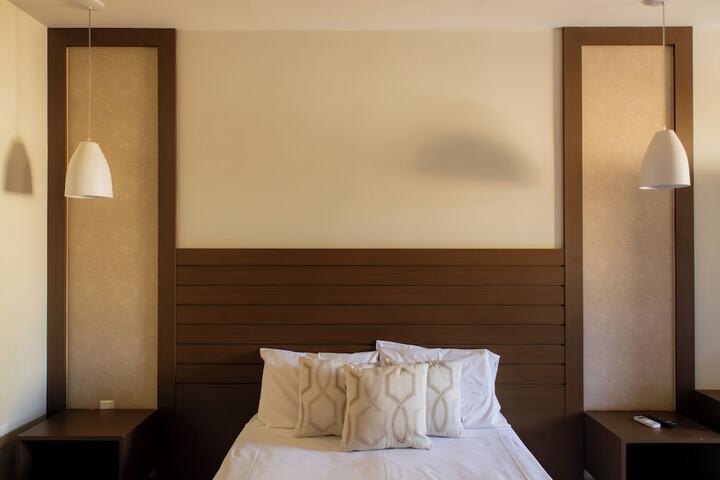 Room 12 of 33